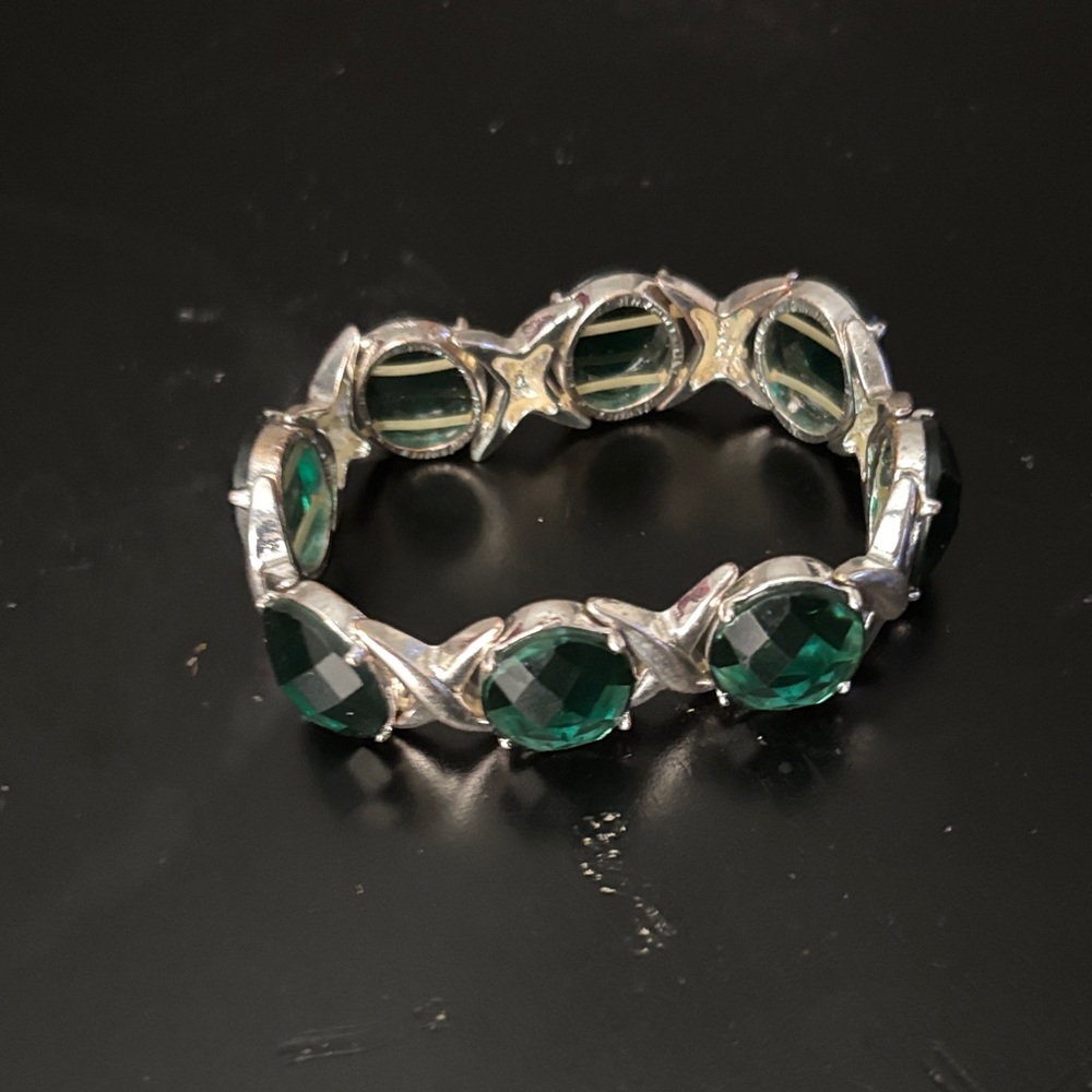 Elegant Silver and Green Gemstone Ring